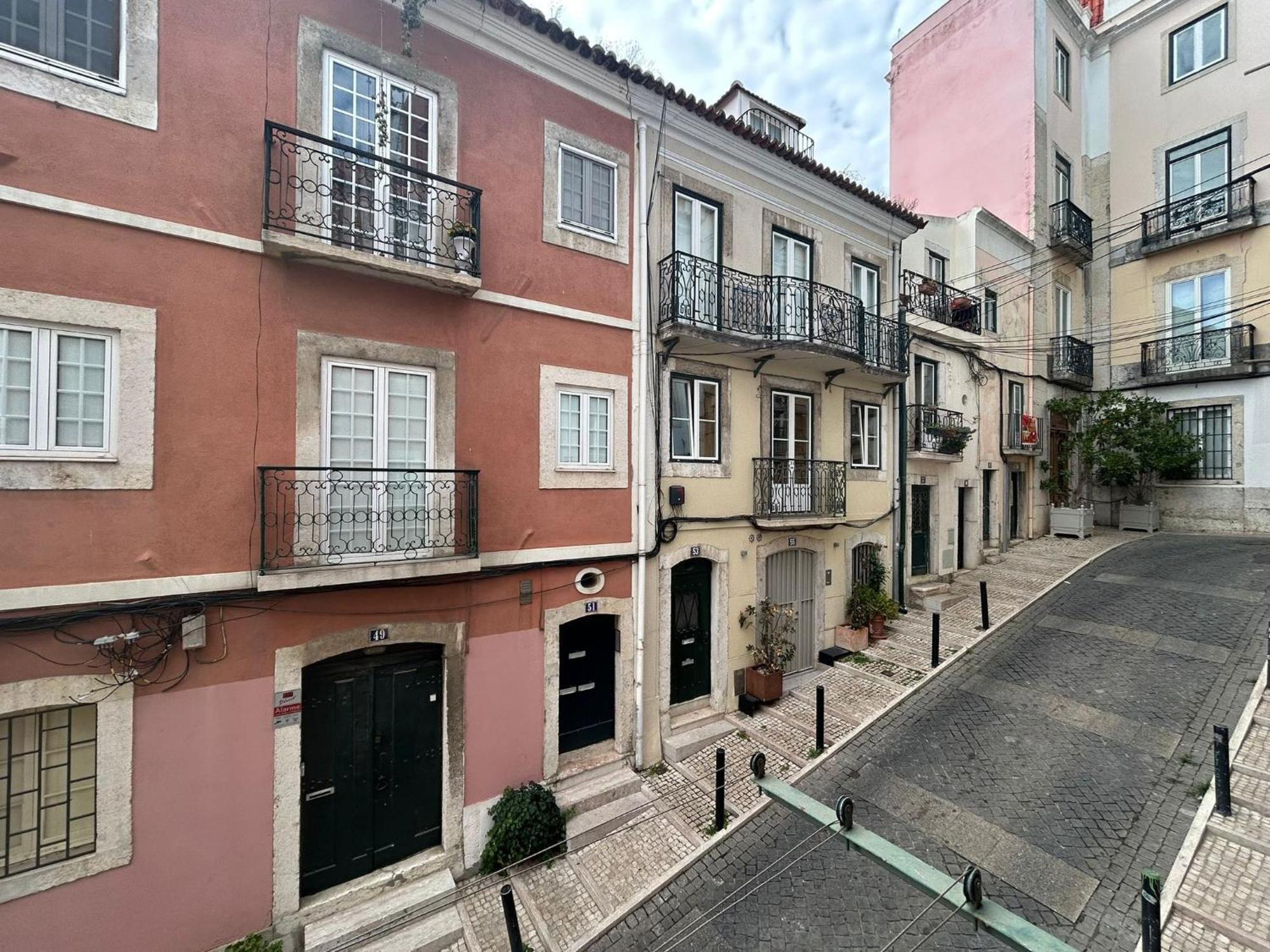 Typical Bica Apartment Lisbon Exterior photo